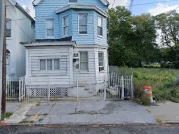 82 S 14th St #B, Newark, NJ 07107