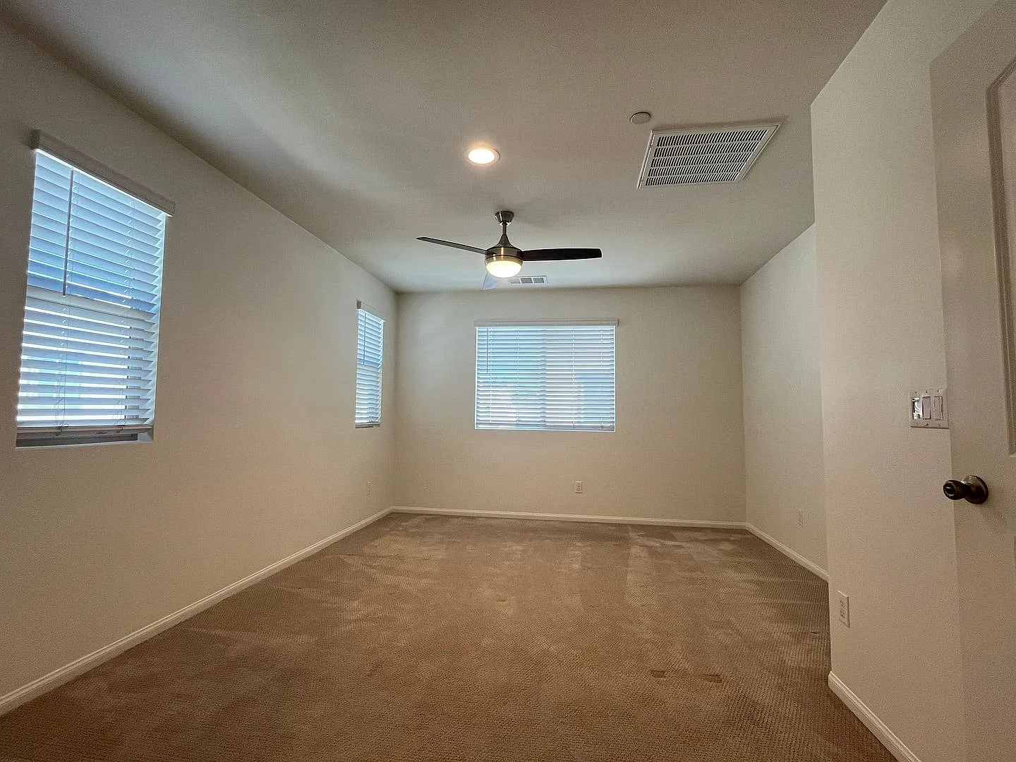 3bd/3ba Townhome in Skyline Townhomes — Photo 4