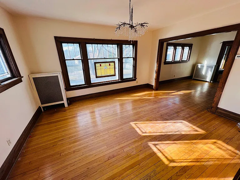 702 Leonard St — Photo 5