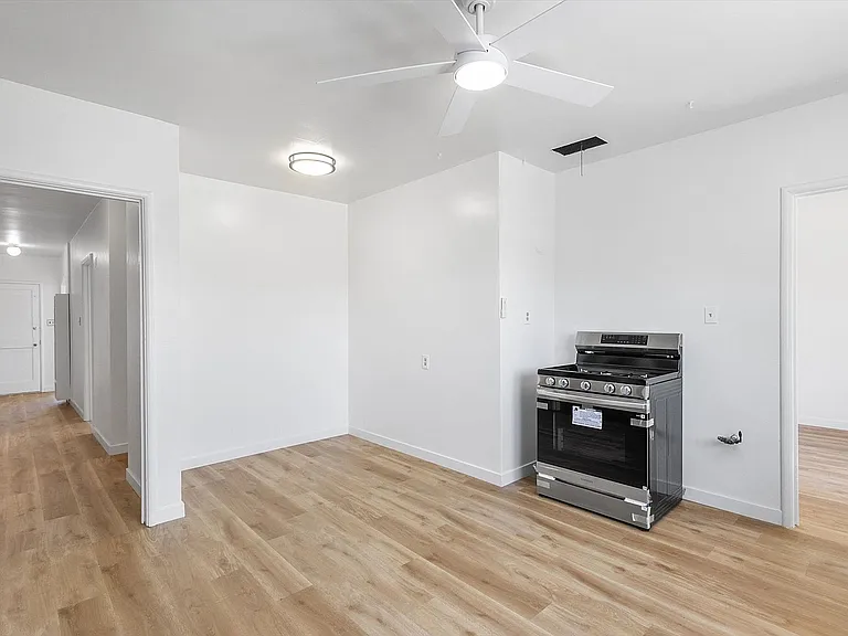 2432 Webb Ave #B — Photo 16