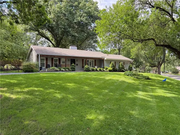 9704 Manor Rd, Leawood, KS 66206