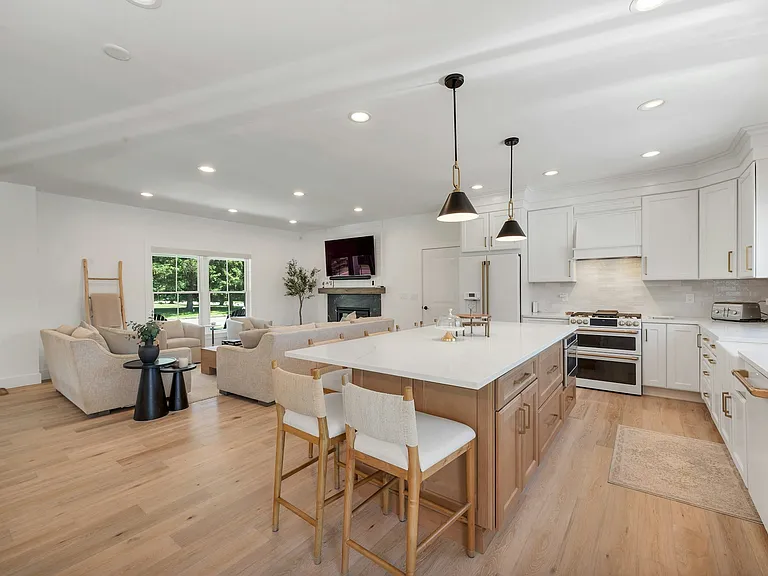 1095 Ryder Farm Ln — Photo 6