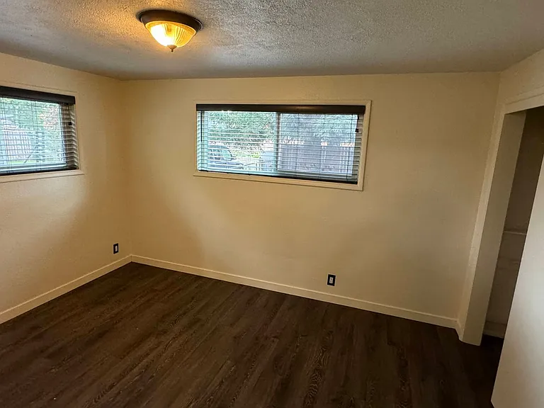 1582 Bogart Ln — Photo 13
