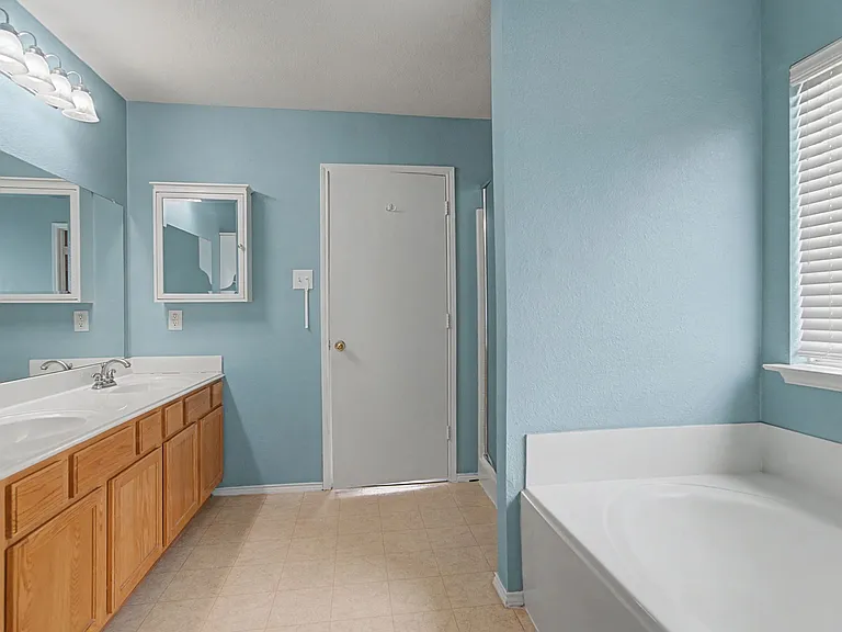 5016 Meridian Ln — Photo 26