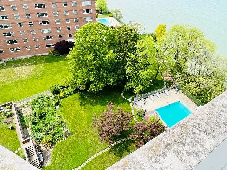 11820 Edgewater Dr #423 — Photo 12