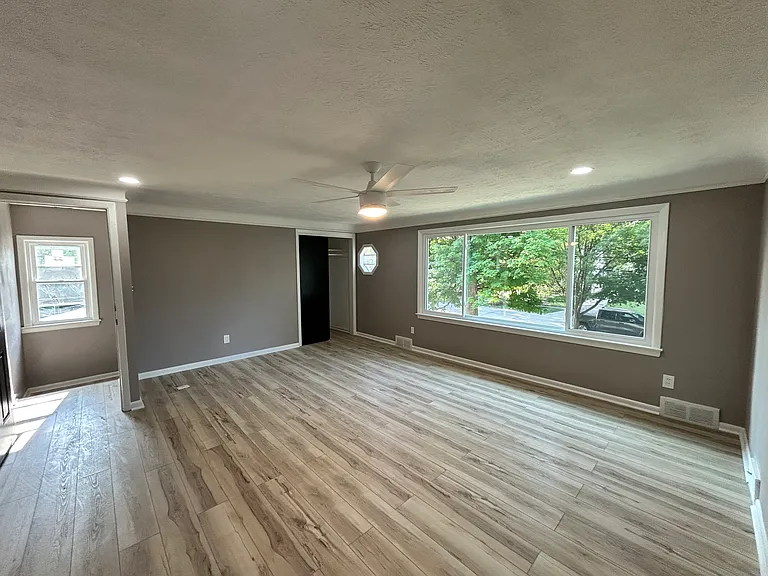201-203 W Glendale St #203 — Photo 6