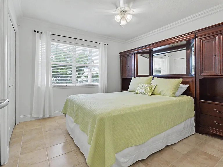 2701 NE 1st St #201 — Photo 9