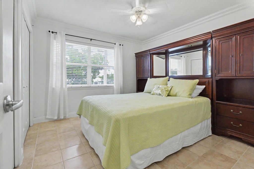 2701 NE 1st St APT 201, photo 9