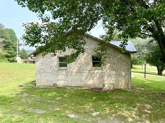 4th image of 1190 Barbourville Rd
