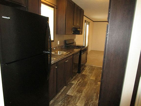 2nd image of 17415 Oak Grove St