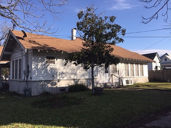 back yard is decent sized, and mud room on the back side of