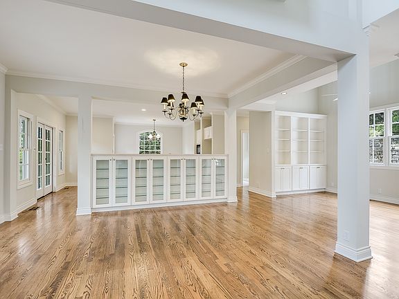 4th image of 403 Cedar Oak Dr