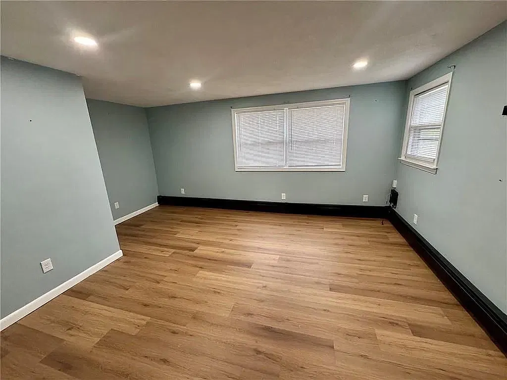 2 bed, 1092 sqft, $2,300 — Photo 2