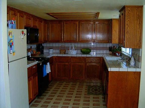 Kitchen with Solid Oak Cabinets
