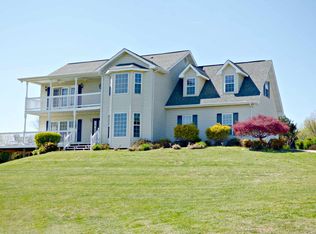 881 Chestnut Grove Cir, Dandridge, TN 37725