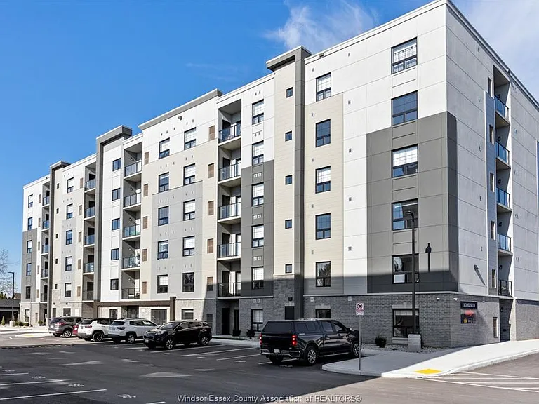 224 Main St E #206 — Photo 32