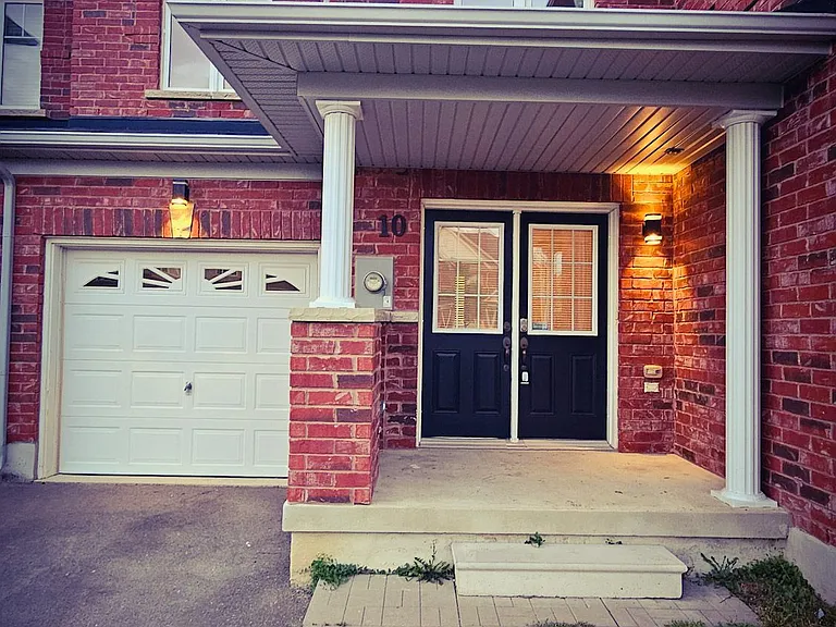 10 Keith Cres — Photo 3