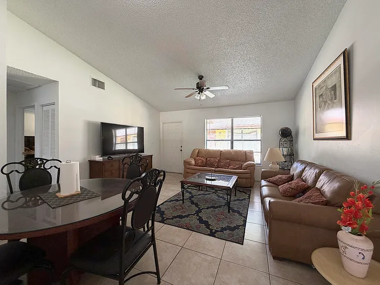 1104 Goldenrod Rd #C — Photo 3