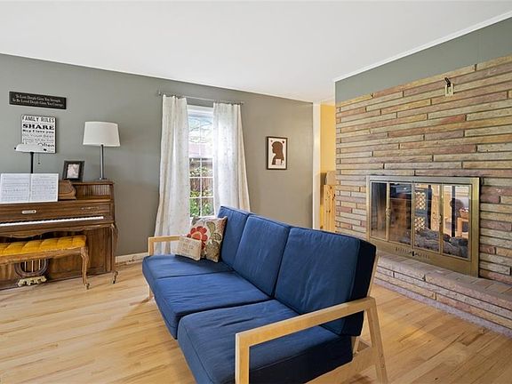 4th image of 313 Marwood Dr SE