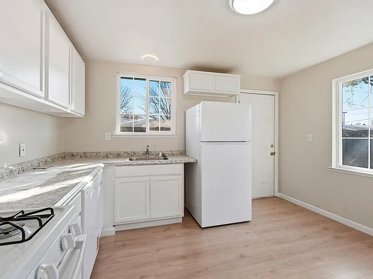 1008 Gemini Ct #2 — Photo 11