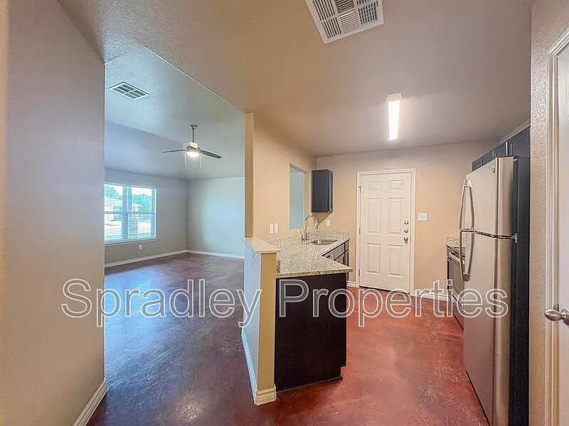 3 bed, 2.0 bath, 1202 sqft, $1,345 — Photo 2