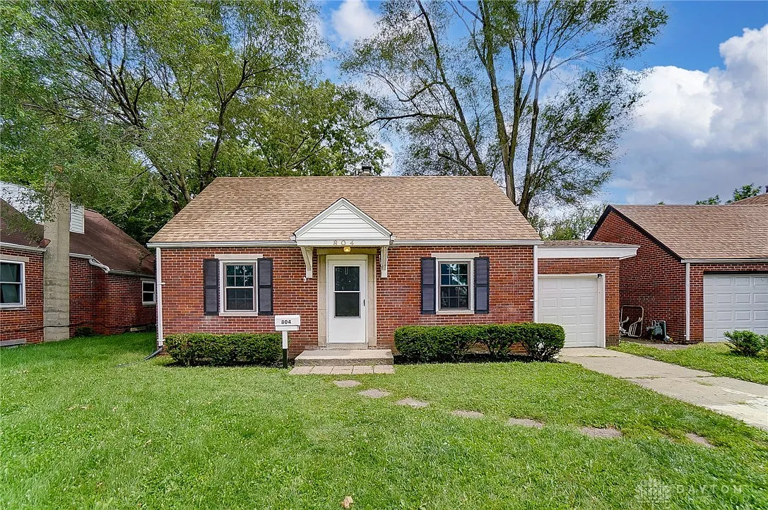 804 N Maple Ave photo 1