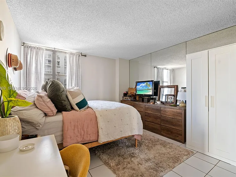 2555 Collins Ave #1002 — Photo 14