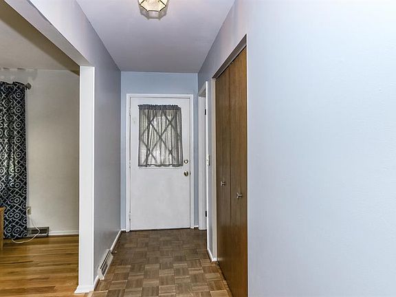 4th image of 707 Adria Ct