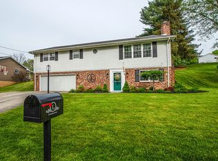 6 Woodbrook Ln, Bridgeport, WV 26330