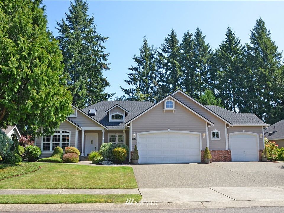 One  Level Living at it's Finest!   And so close to Cushman Trail, Downtown Gig Harbor & Shopping