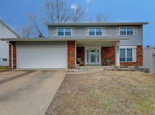 531 Green Forest Dr, Fenton, MO 63026
