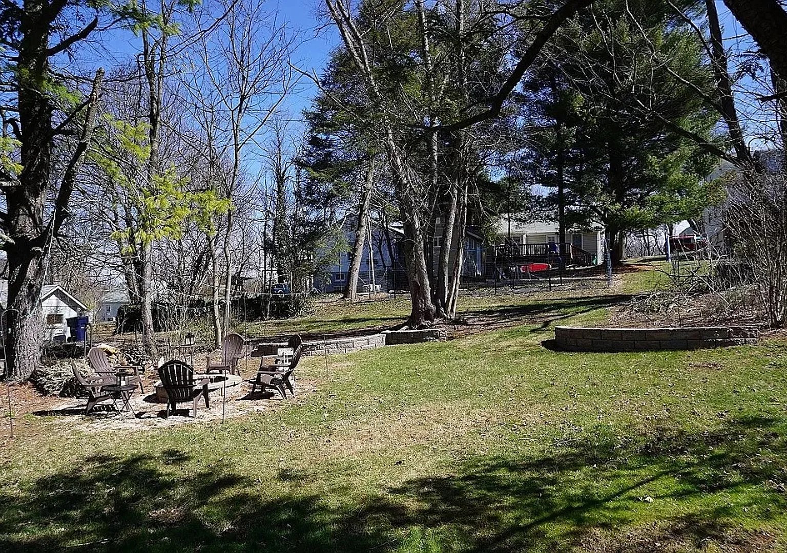 Three Level Home Near Campus — Photo 2