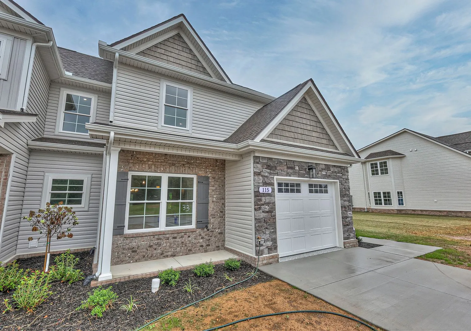 Like New Stunning 3 Bed 2.5 Bath In Manchester! — Photo 2