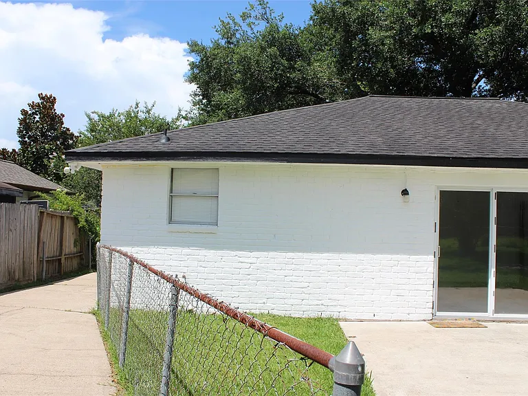 210 Brigadoon Ln — Photo 36