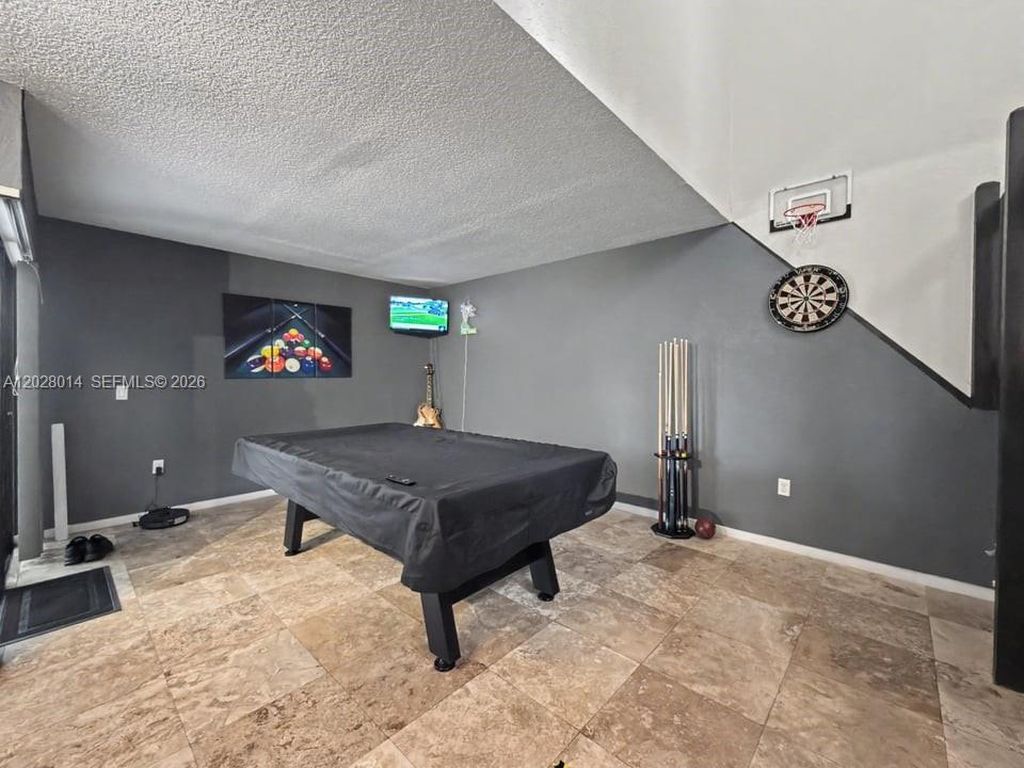 Apartment in Miami, Calusa Manor - View 4