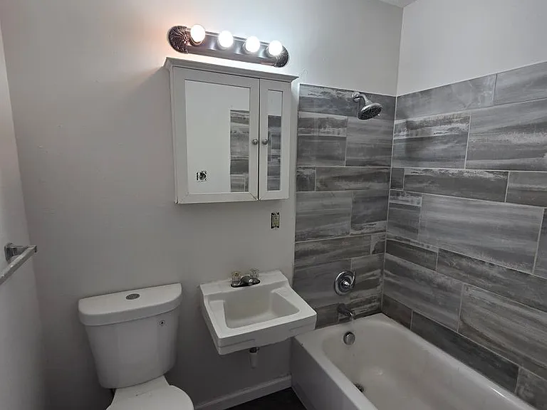 1908 SW Fairmont Rd — Photo 3