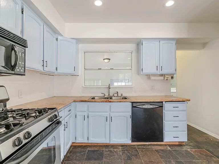 13057 Gladstone Ave — Photo 14