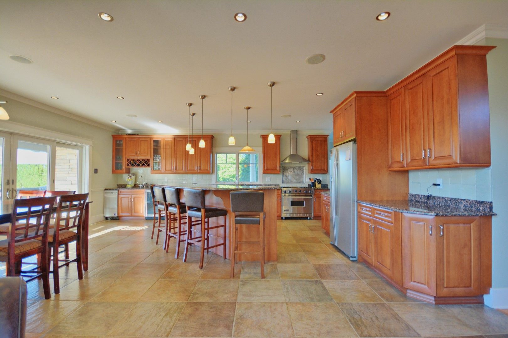  Large Gourmet Kitchen