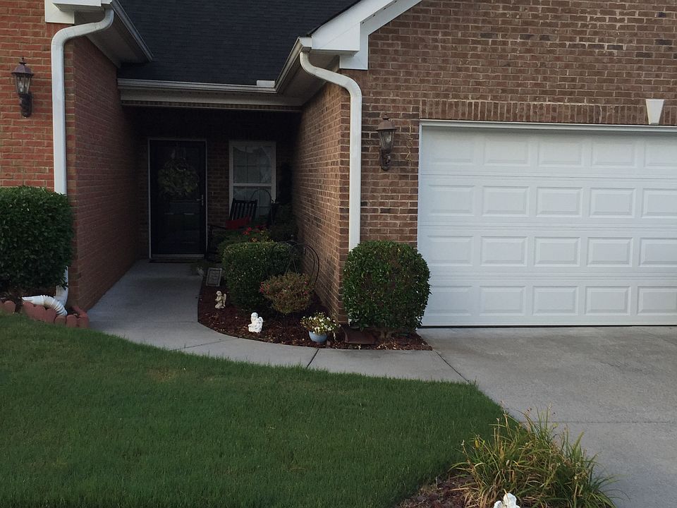 1st image of 134 Kensington Dr SE