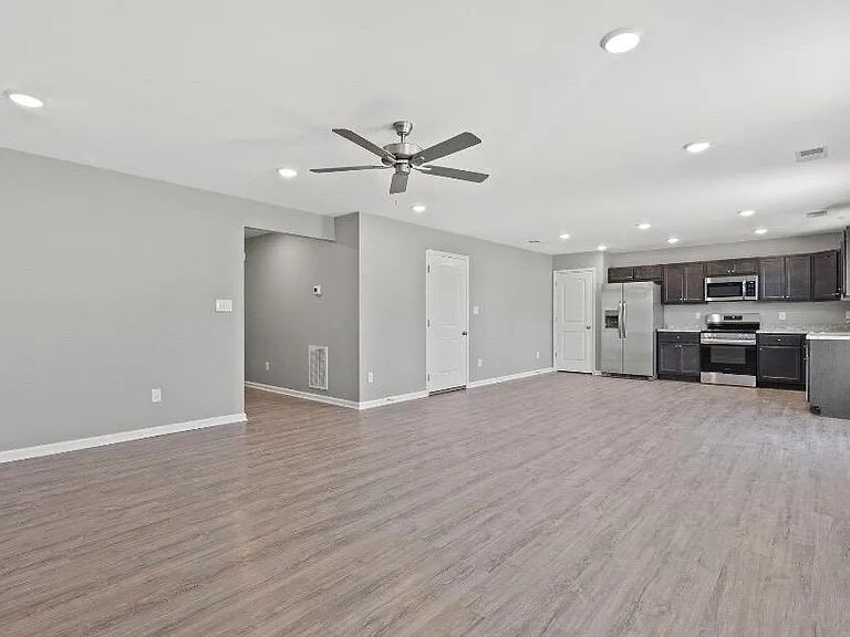 305 Krauss Dr — Photo 2