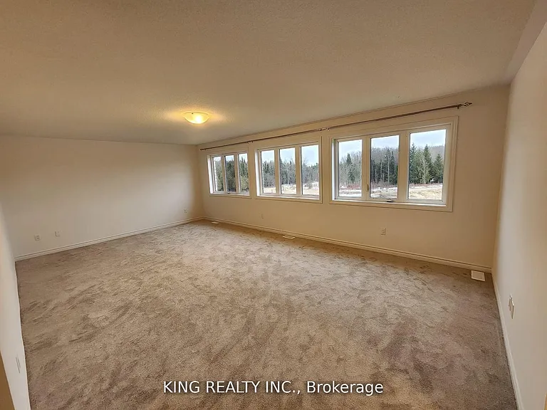 373 Russell St — Photo 25