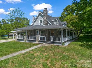 363 Etowah School Rd, Hendersonville, NC 28739
