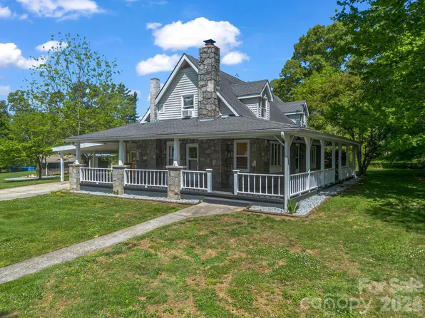 363 Etowah School Rd, Hendersonville, NC 28739