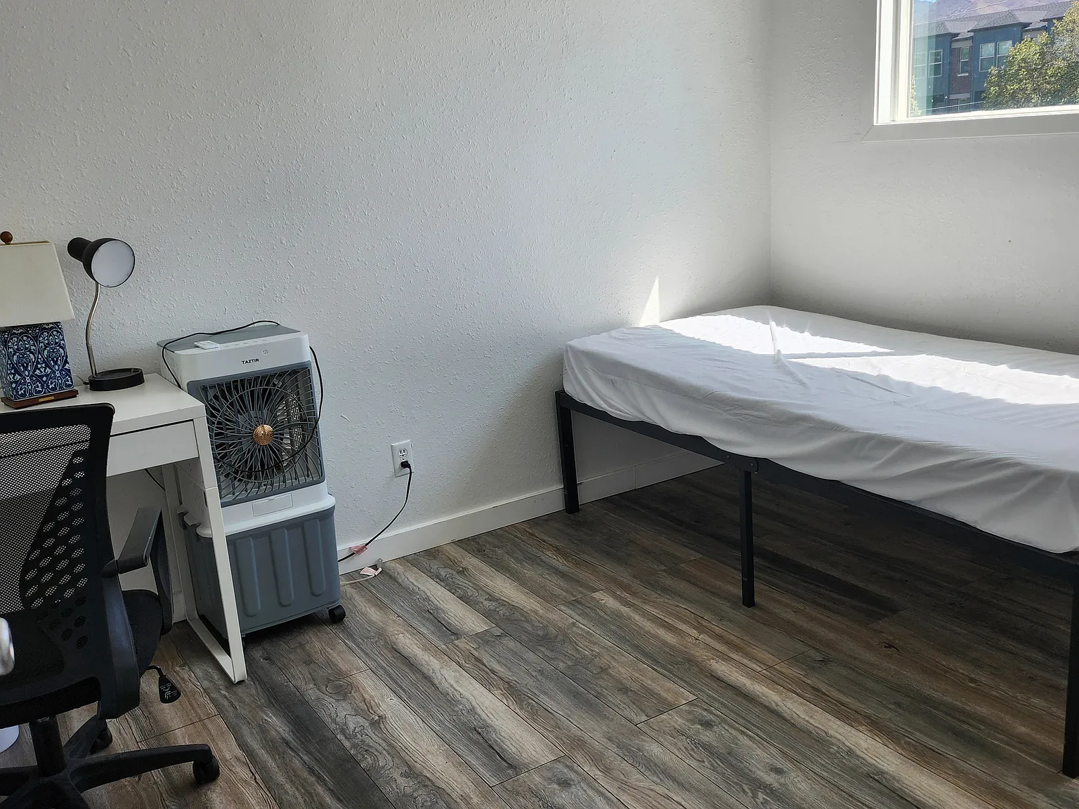 2 bed, 700 sqft, $1,200 — Photo 3