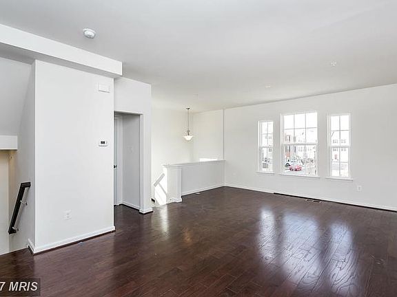 4th image of 1003 Hawkins Way