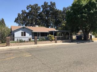 810 N Rose Ave, Farmersville, CA 93223