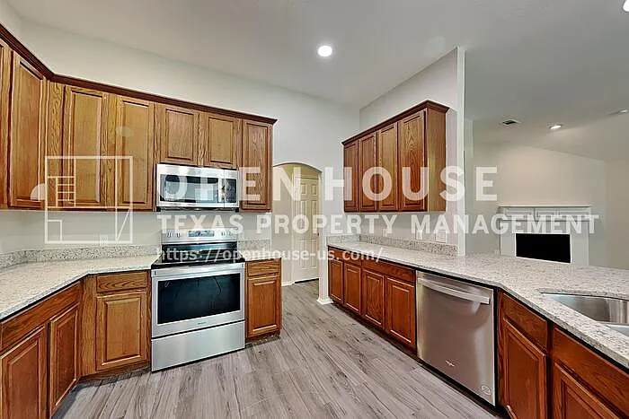 4 bed, 2.0 bath, 2110 sqft, $2,475 — Photo 4