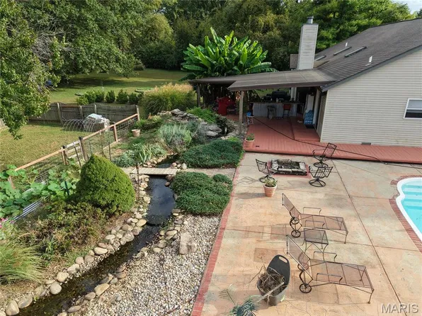 22 Towne Hall Estates Ln, Belleville, IL 62223