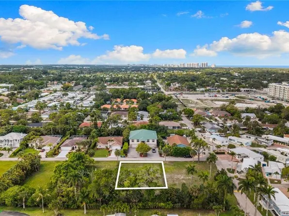 3116 Pine Tree DR, BONITA SPRINGS, FL 34134