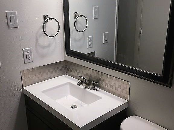 5th image of 3116 Kauffman Ave APT F